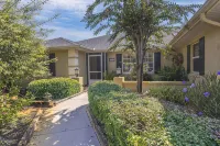 Serenity Waterfront 4Br w/ Private Dock, Heated Pool & Relaxing Hot Tub - Jacuzzi