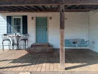 Charming 3-bedroom cabin with AC and WiFi in delightful Rogersville