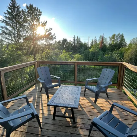 Spacious 3 bedroom 2 bath lodging near trails, with lots of off-street parking!