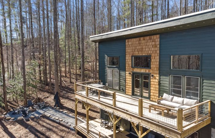 NEW Mountain Modern Hideaway! - Walk to Disc Golf