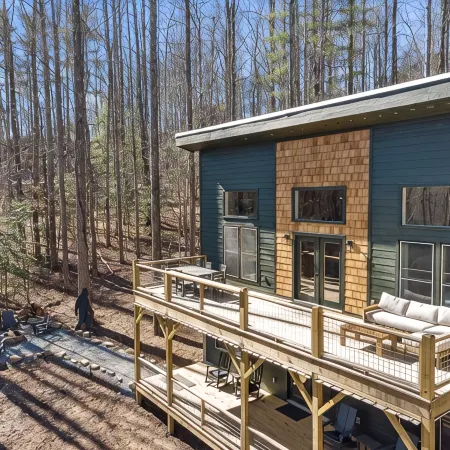 NEW Mountain Modern Hideaway! - Walk to Disc Golf