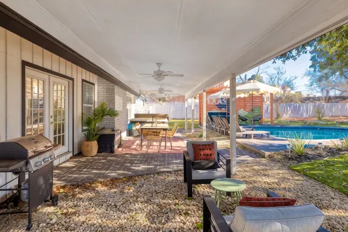 Modern Oasis! Pool, Mini-Golf, Game Room, Theatre! - مسبح خاص