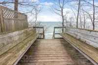 Lakefront Cottage with Hot Tub & Beach Access - Boutique
