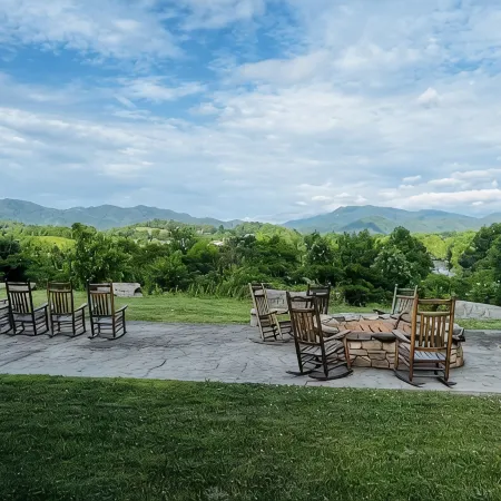 Modern & Comfy, Spring is Here, Near Cade's Cove in Townsend, the Peaceful Side!
