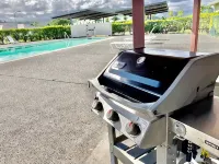 Hilo Studio Retreat with Gorgeous Park View, AC, WiFi, Pool