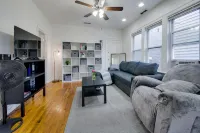 Walkable Chicago Retreat : Cozy 2Br w/ Porch : Near Transit, Dining & Stadiums