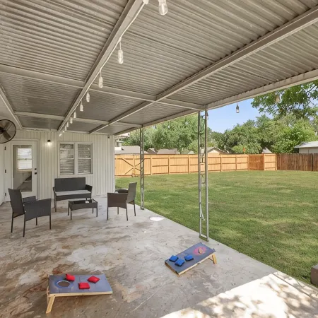 NEW remodeled Charming Home. 3-bedroom/2 full bath close to downtown Boerne.