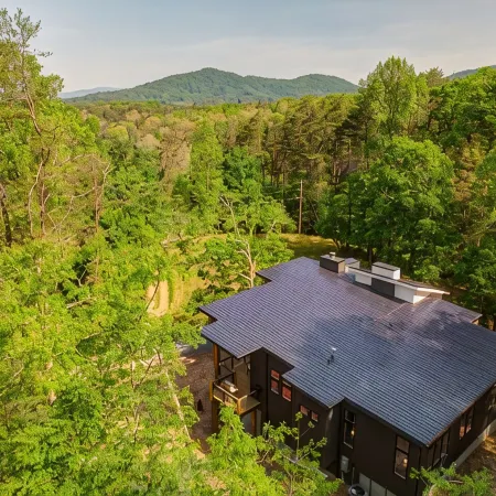 New/Modern Rustic/Mins. to Blue Ridge/Spacious/Hot Tub