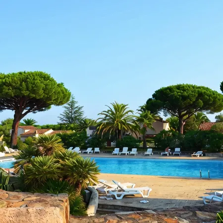 Apartment with pool, 300m beaches Tahiti, Moorea, Ramatuelle, St-Tropez.