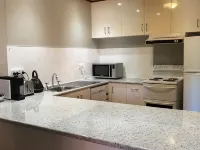 Family friendly apartment 5 min drive to Canberra City Hotels in Griffith