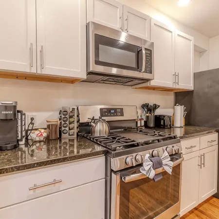 4BDR/2.5BA APT Near Tufts/7 min-Walk to Subway/Free Parking for 2 cars