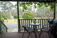 Woongarra Cottage - Tranquil Off-Grid Nature Escape in a Bush Setting