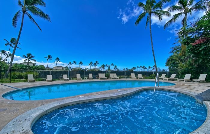 Sunset Suite - Luxury Studio in tropical gardens with koi ponds, waterfalls