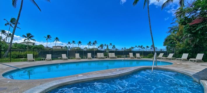 Tropical Rendezvous Suite - Luxury Studio in tropical gardens with koi ponds. コロアのホテル