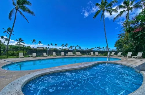 Tropical Rendezvous Suite - Luxury Studio in tropical gardens with koi ponds.