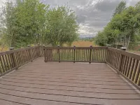 Unique Renovated 4 Bedroom Home on Private Corner Lot - ブティック