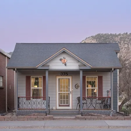 Quaint Downtown Charmer in Heart of Meeker, CO