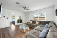 2BR on Swinton - 1 Mile to Beach, 1 Block to Ave - 4 tähden