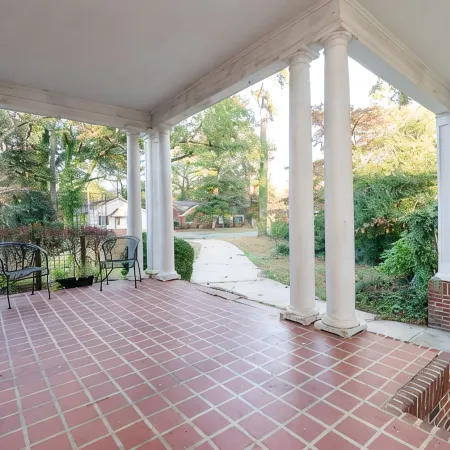 Entire Historic Home with 3620Sqft Perfect for Families