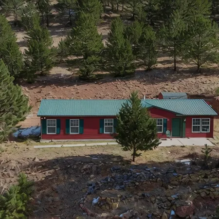 Hot tub 3miles from Cripple Creek Secluded pet friendly