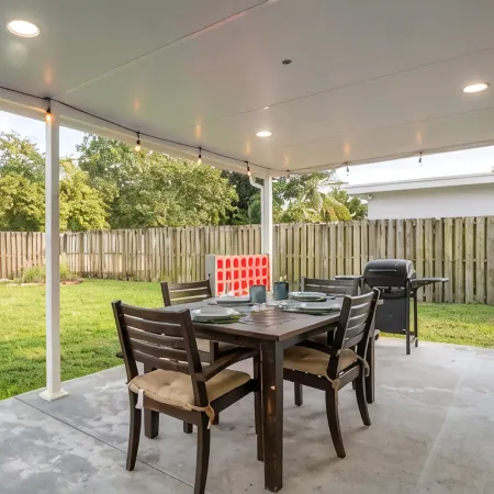 Super Modern ~3 miles to Beach~ Large Yard/Patio & BBQ Отели в г. Халландейл Бич