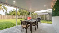 Super Modern ~3 miles to Beach~ Large Yard/Patio & BBQ - 3-Star