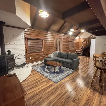 Cozy Poconos Cabin Getaway - 8 min from Kalahari!