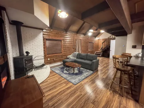 Cozy Poconos Cabin Getaway - 8 min from Kalahari! - Chalets