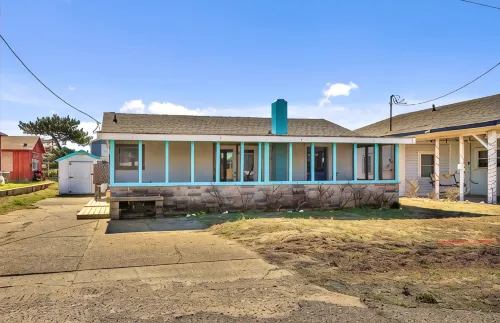 Renovated & Clean 'Original' OBX Bungalow, Direct Beach & Pier Access + EZ Cart - de playa