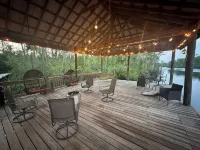 Secluded cabin on the water with jetski, hottub & kayak! Pets OK & early checkin - 4-نجوم