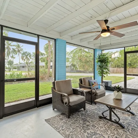 Charming Naples Retreat – Your Perfect Getaway!