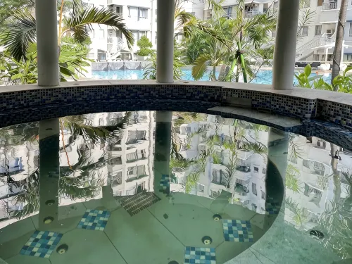 Cozy 2BR Sudirman Apt w/ Pool, Wi-Fi,  & Netflix - Apartments