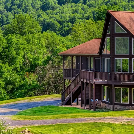 Bear Mountain Lodge Shenandoah Mountains Skyline Drive / Front Royal (hottub)<br>