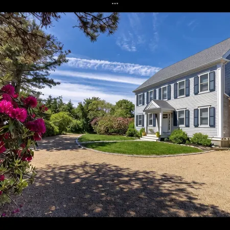 WALK TO VILLAGE LOCATION, NEW POOL, FAMILY COMPOUND!