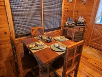 Relaxing 2 bedroom 2 bath cabin minutes from Dahlonega city center!