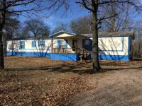 RECENTLY UPDATED Lake Texoma Private Acreage! Sleeps 8. Pet Friendly. 3 acres.