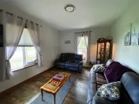 Cozy Cole St Home built in 1910 in Downtown Enumclaw イーナムクローのホテル