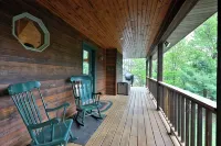 Crystal-Clear Ham Lake Family Cabin, Deck, Water Toys, 2 Hours from MSP - Chalets