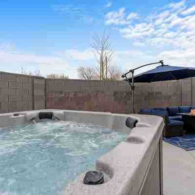 4-bedroom condo with THREE SUITES in GORGEOUS Hurricane with AC, WiFi and hottub Fitness & Recreational Facilities