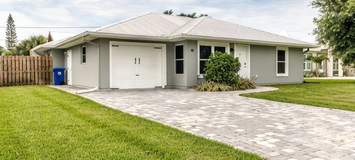🍹🌞 Boater's Paradise!  Fenced Yard, Boat Parking, 6 miles to Beach! Hotels in Sebastian