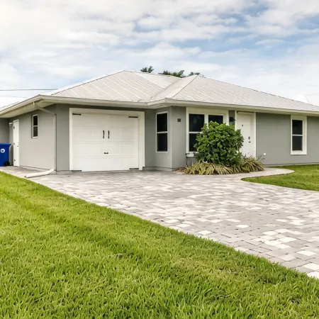 🍹🌞 Boater's Paradise! Fenced Yard, Boat Parking, 6 miles to Beach!