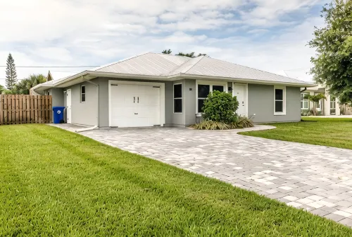 🍹🌞 Boater's Paradise!  Fenced Yard, Boat Parking, 6 miles to Beach! - Wi-Fi