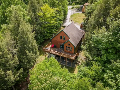 Beautiful year round home on Sebec Lake - Homestays