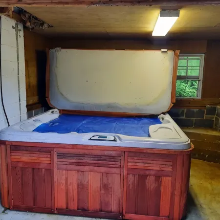 House / hot tub/pet friendly