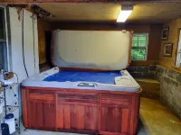 House / hot tub/pet friendly