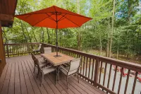 Cozy Poconos Getaway with Firepit, Beach & Lake Access. Minutes to the Beach - Wifi