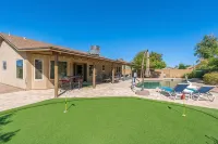 HUGE, heated pool. Family friendly, toys for all!  Big & beautiful backyard! - Private Pools