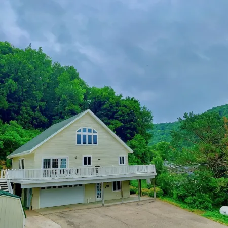 Scenic View Lodge- w/ Hot Tub & Pool