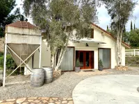 Luxury Horse Barndominium Country Getaway Hotels in Rainbow