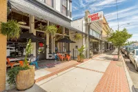 Downtown Hammond 2 Bedroom, 2 Bath Newer Condo